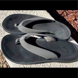 OluKai Women’s Sz 9 / 39 Ohana style - black/grey